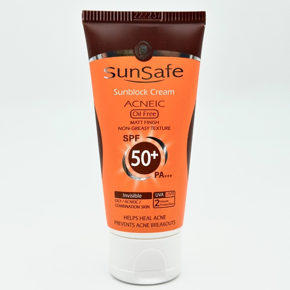 کرم ضد آفتاب فاقد چربی SPF50 مناسب پوست چرب و آکنه ای