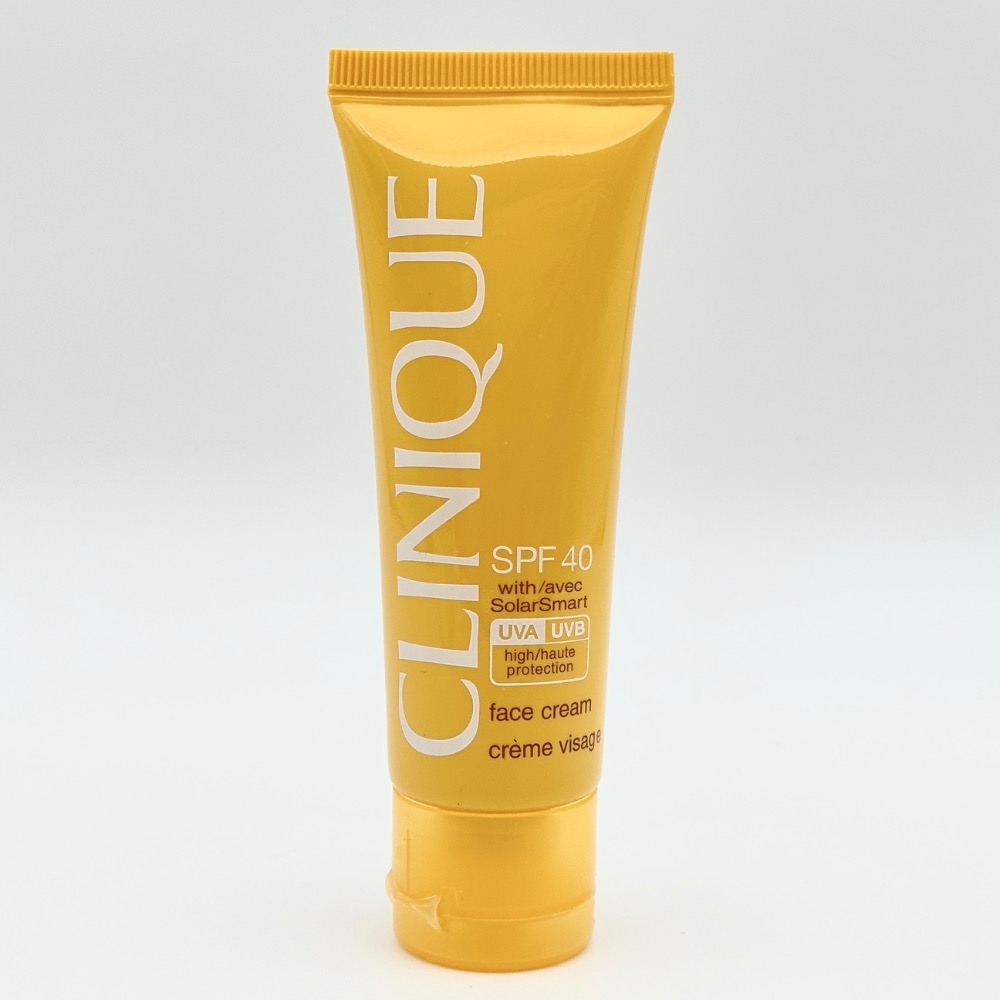 کرم ضد آفتاب جوانساز و ضد چروک اسمارت سولار کلینیک SPF40 مناسب انواع پوست