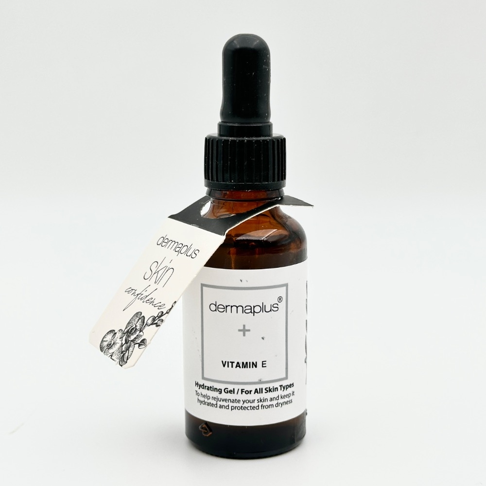 سرم آبرسان و مرطوب کننده پوست حاوی مشتق ویتامین E درما پلاس مناسب انواع پوست