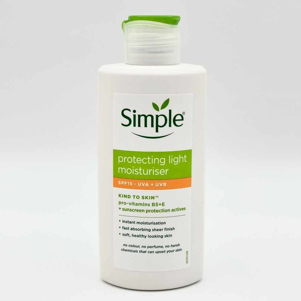 کرم مرطوب کننده آبرسان و ضد آفتاب سیمپل مناسب انواع پوست (SPF15)