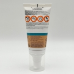 کرم ضد آفتاب و آبرسان رنگی لاروش پوزای SPF50 مناسب پوست خشک و معمولی 