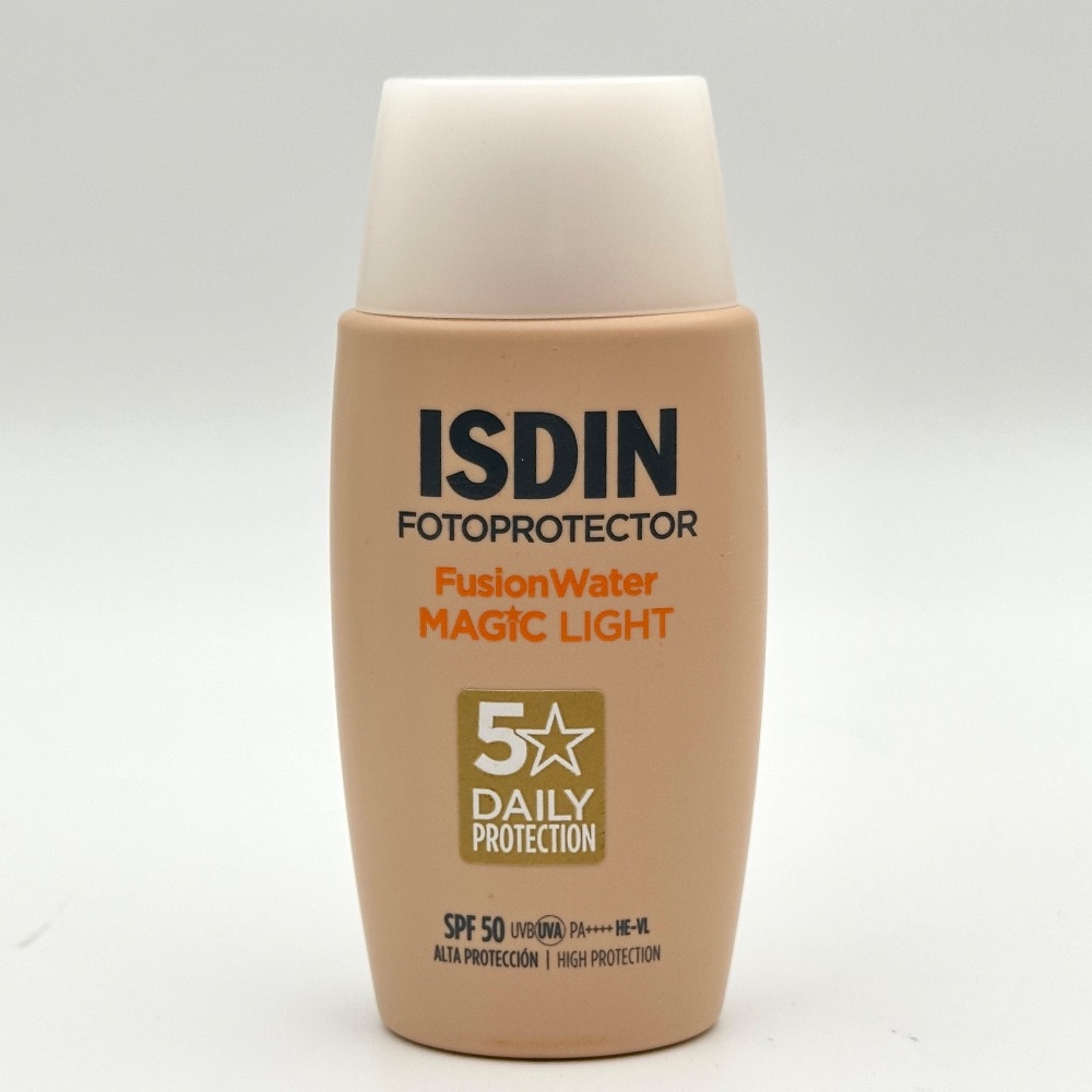 ضد آفتاب فیوژن واتر مجیک لایت ایزدین SPF50 مناسب انواع پوست